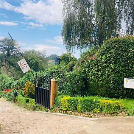 Yes Hostel Fort Portal Екстер'єр фото