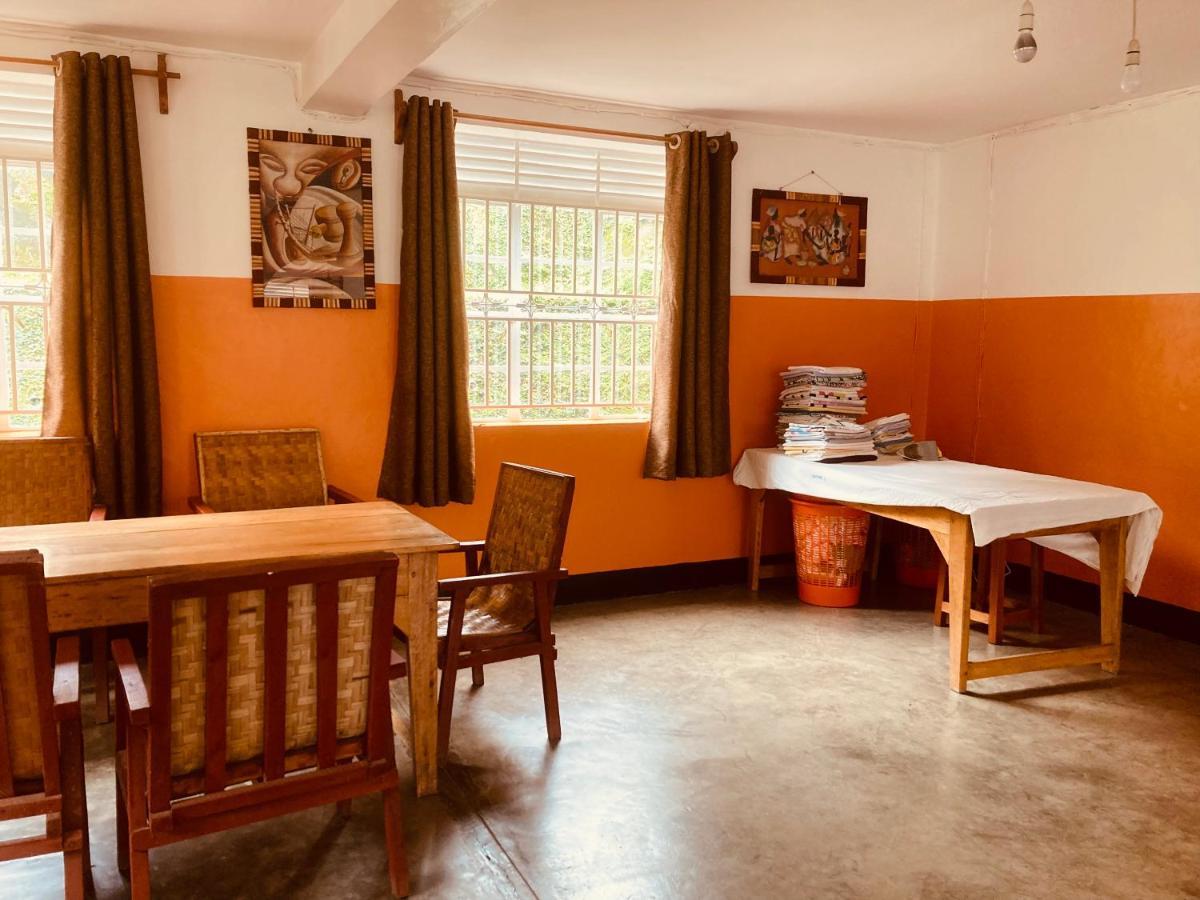 Yes Hostel Fort Portal Екстер'єр фото
