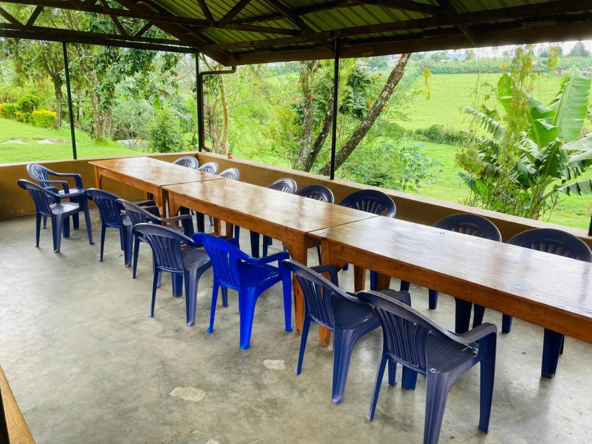 Yes Hostel Fort Portal Екстер'єр фото