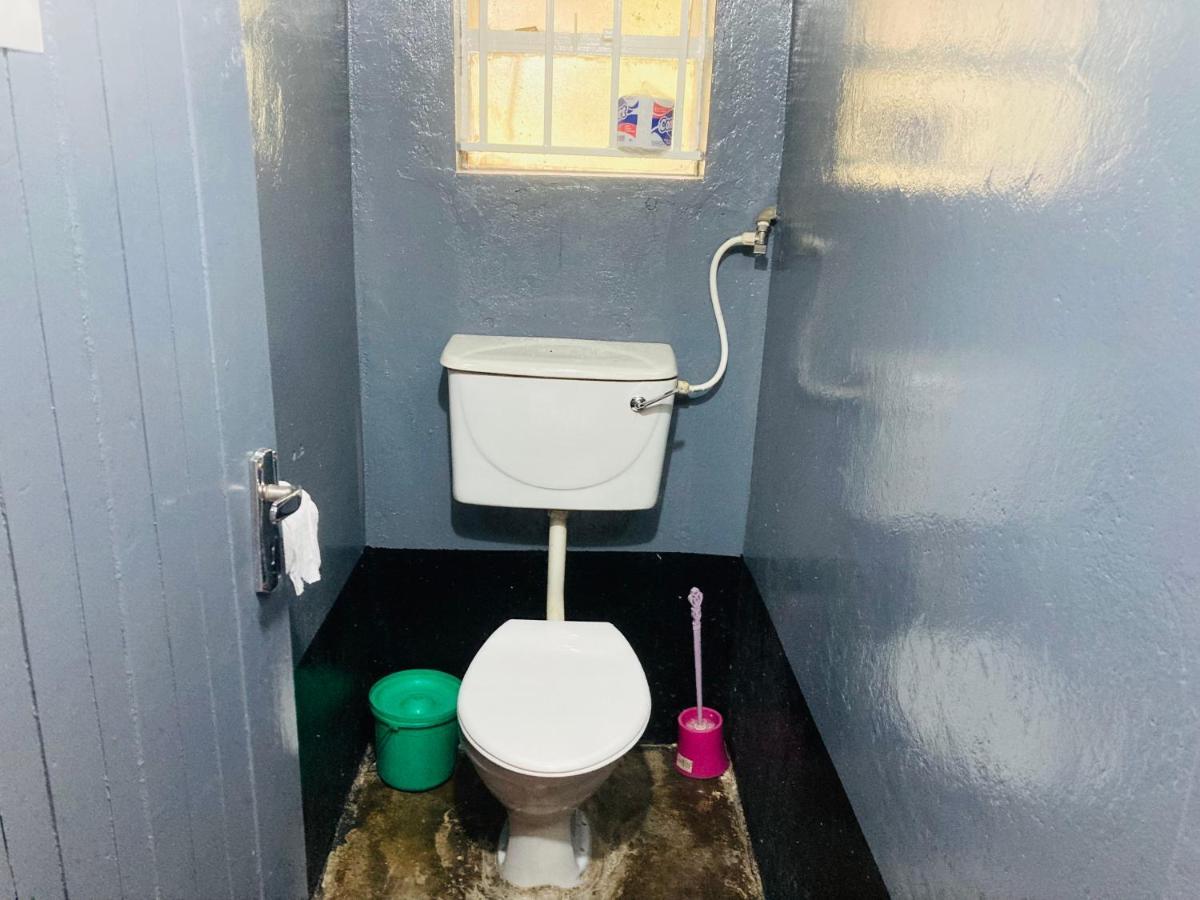 Yes Hostel Fort Portal Екстер'єр фото
